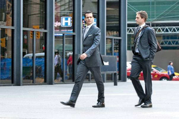 האסקפיזם כמכיל בתוכו תפילה לתיקון. מתוך הסדרה 'חליפות'באדיבות: 'יס' 
