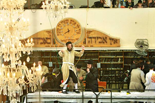 חוגגים בט"ו באדר. פורים במאה שערים צילום: מרים צחי