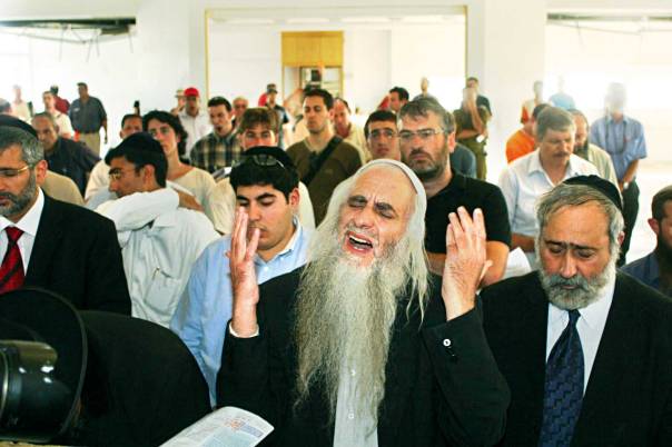 זעק מתדהמות הלב שמע ישראל. בתפילה אחרונה בגוש קטיף, תשס"ה