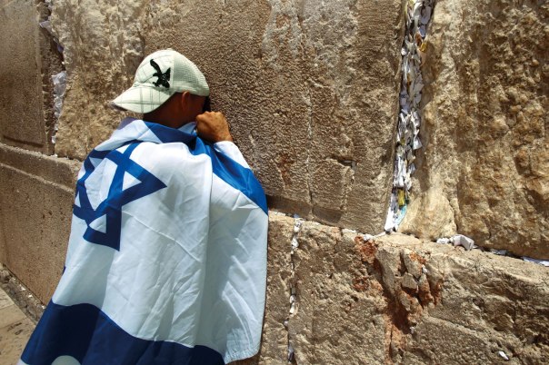 ישראל הגיעה לעולם כדי להזכיר את קיומו של אלוהים. תפילה בכותל.צילום: פלאש 90