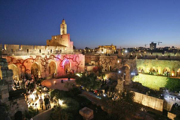 חידוש 'מלמטה' של מנהגי תפילה שונים או נשכחים. יום ירושלים, העיר העתיקה  צילום: מרים צחי