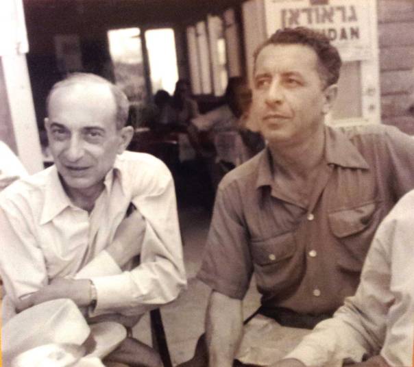 דבק בשמו האשכנזי. אלתרמן (מימין)