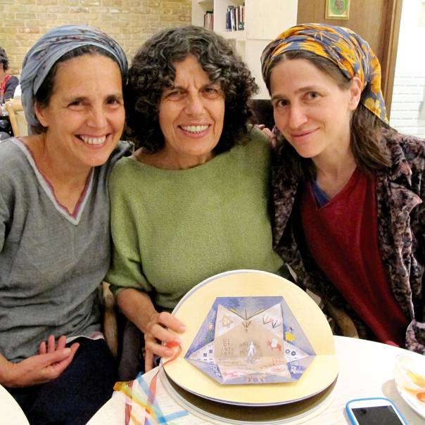 שלוש נשים במסע ארוך שמצריך סבלנות של אמא. שכל, שניר ובירן