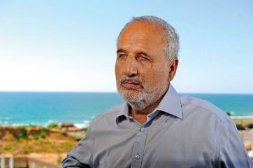 האזנה מרוכזת למוזיקה של העולם. ארז ביטון. צילום: ראובן קסטרו