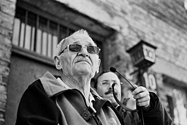 חצי כפית היא לעתים ההבדל בין חיים ומוות. איצ'ה טאוב בפתח בלוק 10 באושוויץ 