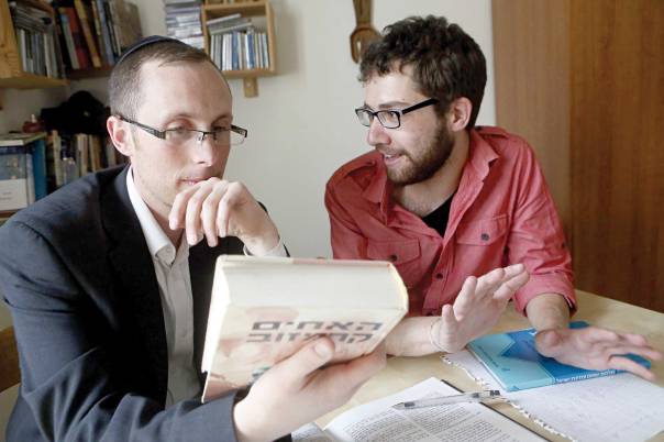 השכלה גבוהה גם למיעוט המבקש ללמוד במסגרות נפרדות. תוכנית חונכות סטודנטים חילונים וחרדים צילום אילוסטרציה: פלאש 90