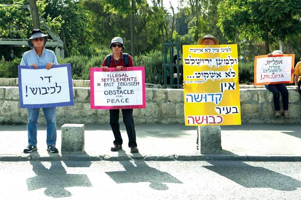 סיפור על כסף. הפגנת שמאל שבועית בשייח ג'ראח, ירושלים צילום: פלאש 90