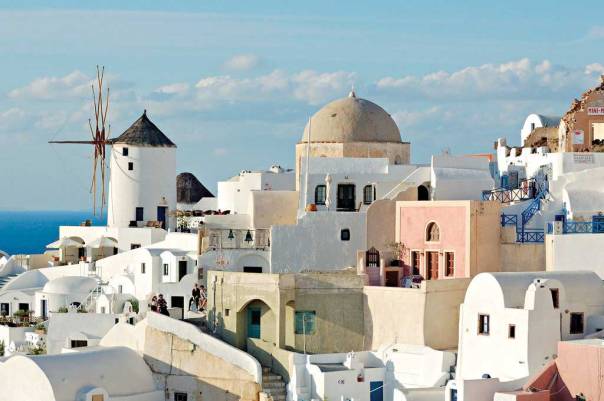 בדרך לסנטוריני עם ספרי הרב סולובייצ'יק. משמאל: פרופ' ראובן פוירשטיין צילום: ג'וש ארונסון