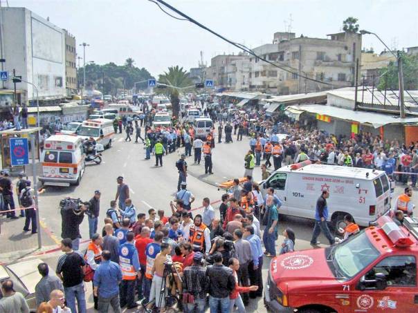 בין טרור פלשתיני לטרור נפשי.
פיגוע בתל אביב, 2006 צילום: נתי שפירא