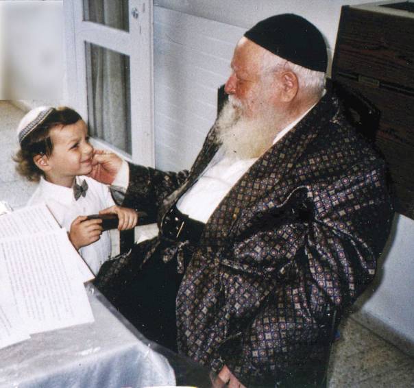 אהב לדבר עם אנשים באשר הם. הרב אברהם שפירא             מתוך ארכיון המשפחה