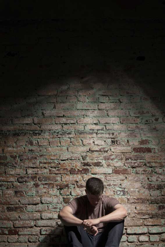 הספר מלא סודות, כאותן צלקות שהנער נושא על גופו           צילום: שאטרסטוק