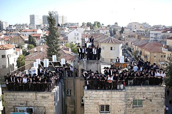 על מי נותר לסמוך, להישען. הלווית הרב עובדיה יוסף, השבוע  צילום: אי.פי.אי