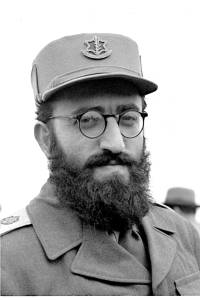 התיר לקבור בקבר ישראל חייל גוי שמת על קידוש השם, הרב שלמה גורן. צילום: לע"מ