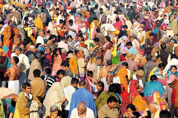 צליינים בפסטיבל הקומבה מלה, אללאבאד, הודו.