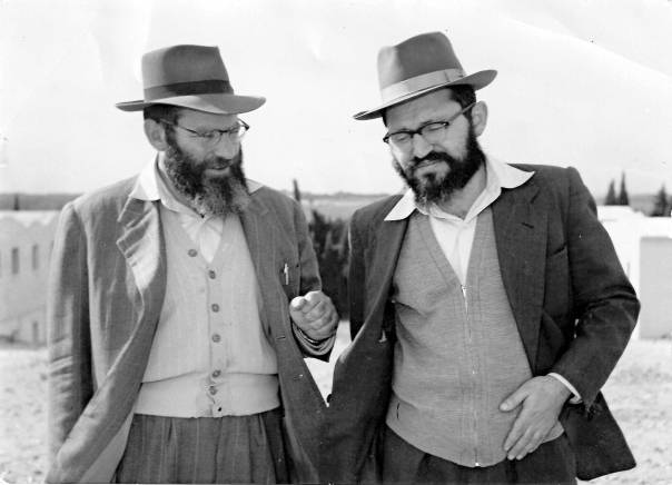 איזה כבוד הדדי שרר ביניהם, כשכל אחד יודע את מקומו. עם הרב נריה  באדיבות המשפחה