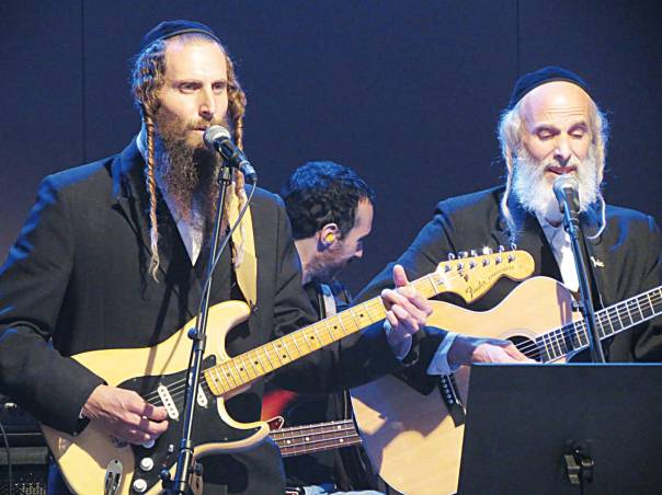 הולכים עד הסוף, גם עם ההלכה והקדושה וגם עם חופש (מוזיקלי) נדיר. האחים גת, מתוך "הכוכב הבא"  צילום: ישי רוסנק