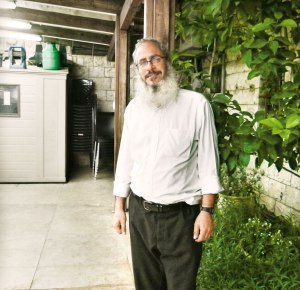 הרב אליהו מאיר פייבלזון הוא ראש ישיבת "פתחי עולם" – ישיבה חרדית לבעלי תשובה