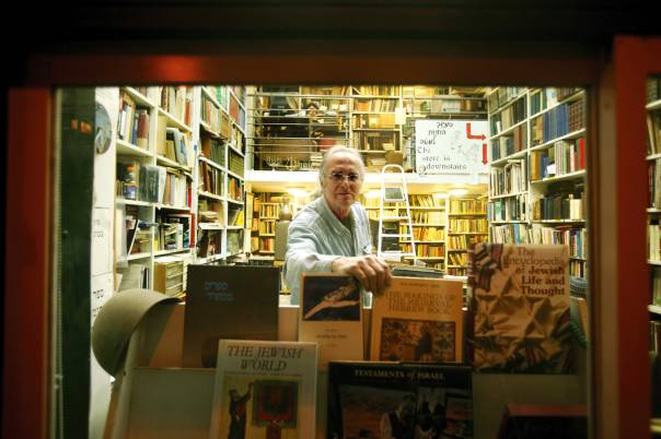  תפקידה של הספרות הוא להוות עדות חיה לכך שהכול קשור בהכול. הגלריה לספרות, ירושלים  צילום: מרים צחי 