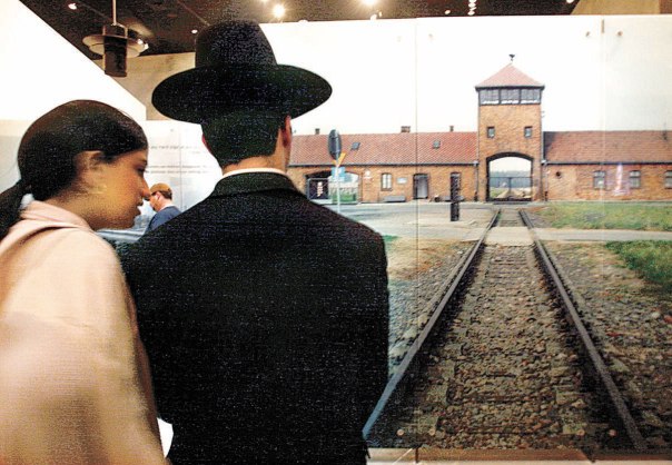 ימים קבועים להתייחדות עם הנספים. מוזיאון יד ושם צילום: פלאש 90