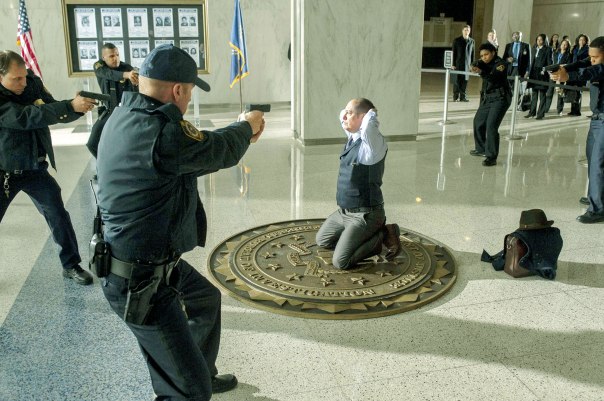 החלק המעניין הוא לא לכידת הפושעים, אלא מערכת היחסים המורכבת בין הבת לאביה. מתוך "הרשימה השחורה"  באדיבות יס