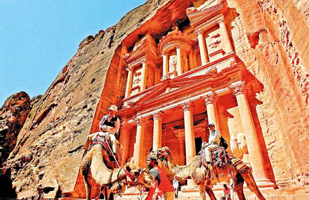 15 מסעות, רק שלושה חזרו מהם בחיים. הסלע האדום  צילום: AFP 