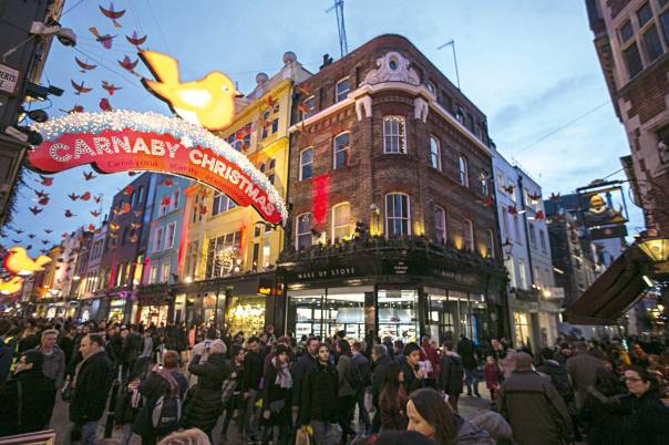 עד כמה אפשר להרחיק לכת כדי למנוע התבוללות? כריסמס בלונדון  צילום: גטי אימג'ס