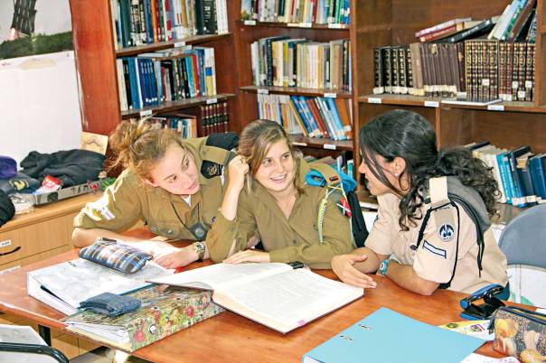 החתירה לשוויון מגדרי היא בגדר תיקון חברתי, דתי ורוחני. המכינה הקדם צבאית לבנות דתיות "צהלי" למצולמות אין קשר לכתבה.  צילום: אורי וול 