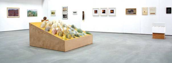 חלל התערוכה "אדם מה" של תלמידות השלוחה החרדית של "בצלאל" בשיתוף מכללת "אמָן"