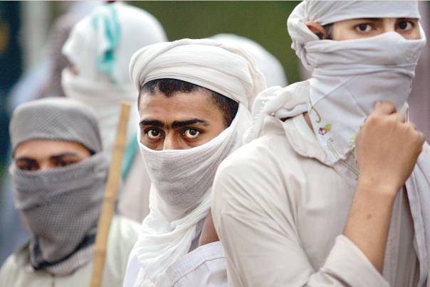 השאיפה ללכת אחורה יצרה קיבעון מחשבתי. הפגנת סטודנטים, פקיסטן צילום: גטי אימג'ס 