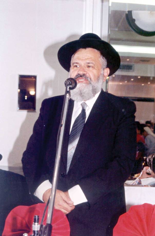 מתוך שאהב את הבריות היה מקרבן לתורה. הרב עוזי קלכהיים, תשנ"ד