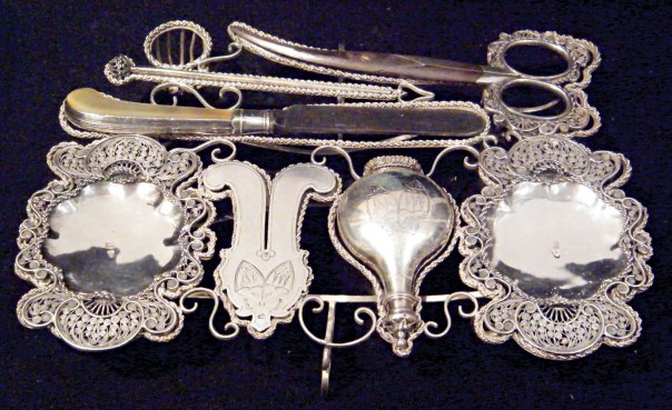 הבחירה להיות יהודי. ערכת ברית מילה, הולנד, 1827; המוזיאון היהודי, ניו יורק