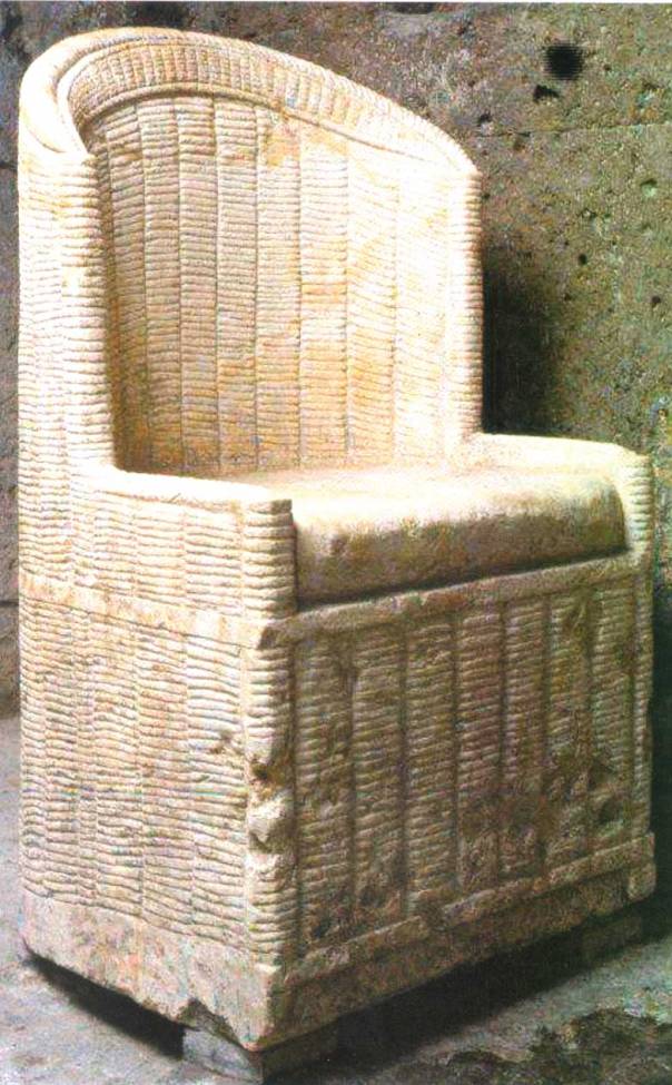 לימוד מתוך הסביבה. העתק כיסא מנצרים העשוי אבן   מתוך הספר