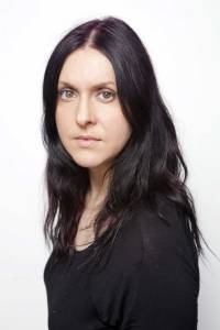 שהרה בלאו היא מחברת הספר “נערות למופת” (כנרת, זמורה־ביתן, 2012). בימים אלו עולה בפסטיבל ישראל הצגת היחיד הספרותית שלה “ותכתוב” 