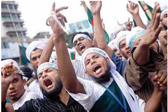 האיסלם 'מריח' את חולשתה של הכפירה, מוסלמים קיצוניים בבנגלדש צילום: EPA