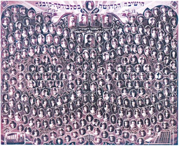 חלקם של רבנים וחברים בחתונה ובתהליך השידוך היה מועט. תמונת מחזור של ישיבת "כנסת ישראל" בסלבודקה, תרפ"ט. מתוך הספר