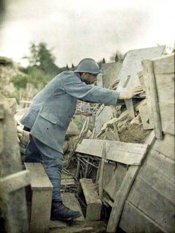 במלחמה, המוות הוא המנצח הגדול. חייל במלחמת העולם הראשונה, צרפת, 1917