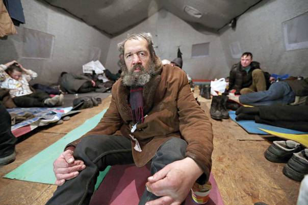 שיעורי תמותה המשתווים לאלו של אתיופיה וסומליה.
מקלט לחסרי בית, סנט פטרסבורג, רוסיה, 2014 צילום: אי.פ.אי