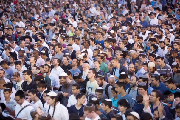 עצרת תפילה בכותל למען הנערים צילום: אי.פי.אי