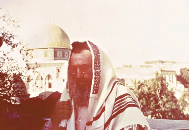 "דיין מסר בזדון את קודש הקודשים של עם ישראל לוואקף המוסלמי". הרב גורן במחכמה שבהר הבית, ט' באב תשכ"ט צילום: באדיבות המשפחה 