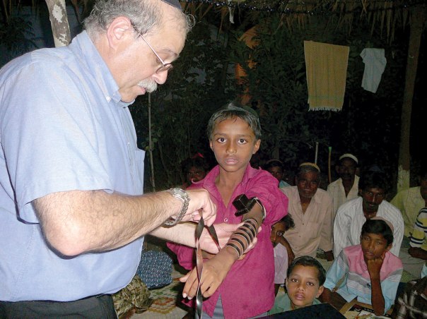 "סגירת השערים בפני הגרים היא חילול השם". קהילת בני אפרים בהודו התמונות באדיבות ארגון "כולנו" 