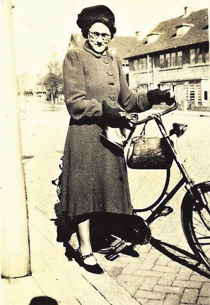 "אי של שפיות בתקופה של כאוס מוחלט". ריינה דה פריס־ספיר