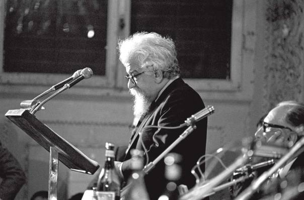 דיאלוג מלא חיות ותסיסה. ר' אברהם יהושע השל, 1969  צילום: גטי אימג'ס 