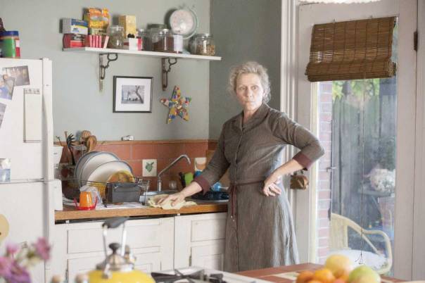 משל למחאתו של אדם נגד העולם השוחק אותו. פרנסס מקדורמנד בתפקיד אוליב קיטרידג' צילום: יח"צ 