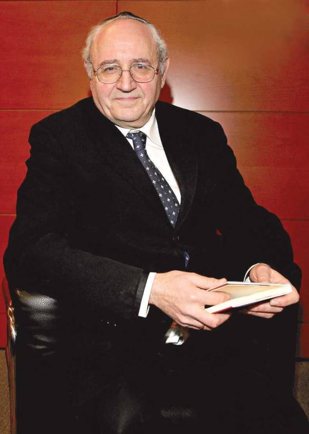 הרב פרופ' יוסף לאראס הינו "ילד שואה" שבאורח פלא ניצל הודות לגבורת אימו שבסופו של דבר נשלחה למחנה רוונסברוך ושם נהרגה. למד אצל גדולי הרבנים האיטלקים, אצל הרב יהודה אשכנזי - מניטו ועמד בקשרי ידידות עם הרבנים יוסף מָשָאש ויוסף קפאח, וכן עם הפרופסורים נחמה לייבוביץ', נתן רוטנשטרייך, הוגו ברגמן ומאיר בניהו. שימש כרב ראשי באנקונה, בליוורנו ובמילאנו במשך 25 שנים, ושימש כיושב ראש מועצת הרבנים האיטלקיים לאורך עשרות שנים. לאחרונה משמש כיו"ר בית הדין הרבני של מרכז וצפון איטליה. צילום: גטי אימאג' 