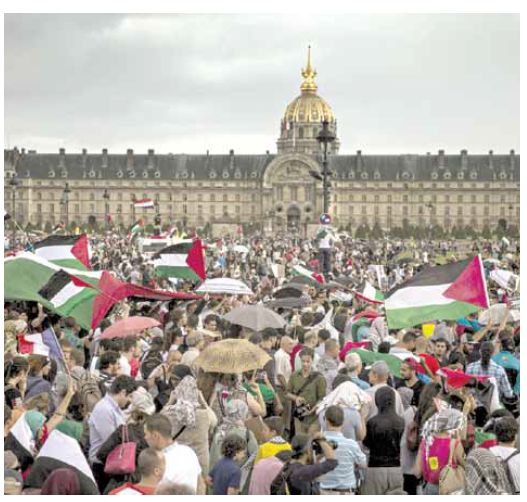 חרם הנפט היה הניצוץ שהבעיר את המלחמה האירופית המדינית  נגד ישראל. הפגנה  פרו־פלשתינית בפריז,  אוגוסט 2014 צילום: אי.פי.אי 
