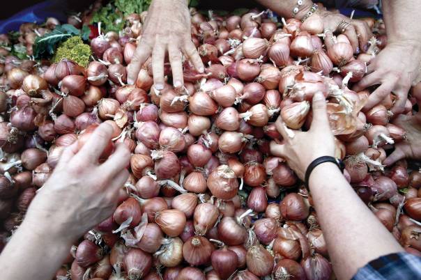 לאכול את תוכו הכלכלי, אך לזרוק את קליפתו הערכית  צילום אילוסטרציה: אי.פי.אי 