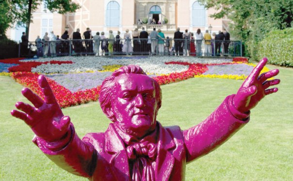 יצירות של  "אנטי־יהדות".  פסל של ואגנר ב"פסטיבל ריכרד ואגנר" בגרמניה צילום: אי.פי.אי 