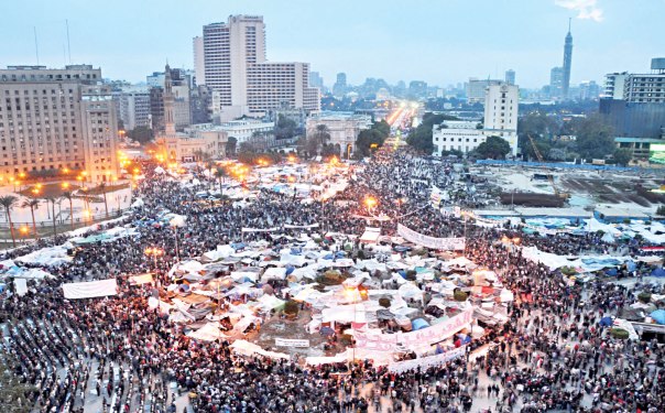 מתקהלים בכיכר תחריר, 2011 צילום: Jonathan Rashad