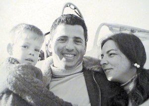 עם מיכל ובנם נועם, 1969 צילומים: באדיבות המשפחה 