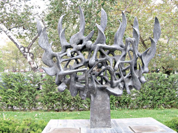 מפגש בין ניצולי שואה מ"סאלוניק" ופולין. אנדרטת השואה לזכר 50,000 יהודי סלוניקי, סלוניקי פסל: ננדור גליד,
צילום: יאיר חקלאי